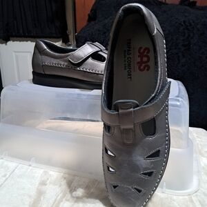 SAS Women's Dark Gray Leather Flats